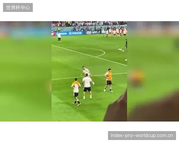 在世界杯开赛前，澳大利亚队将选择与小组赛对手风格相似的球队进行热身，以检验战术效果并最终确定主力阵容。